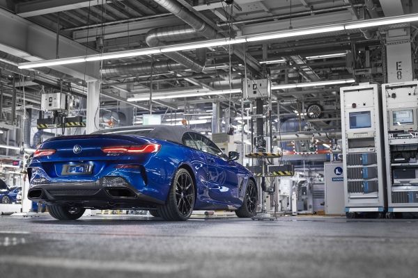 P90329364_lowRes_the-new-bmw-8-series