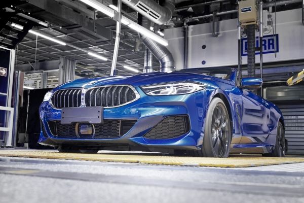 P90329370_lowRes_the-new-bmw-8-series