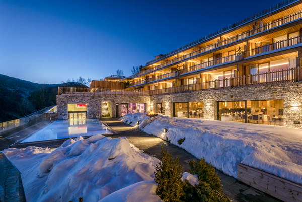 Aussenansicht_Tratterhof_©_Bergidyll_Hotel_Tratterhof_Guenter_Standl_(5)