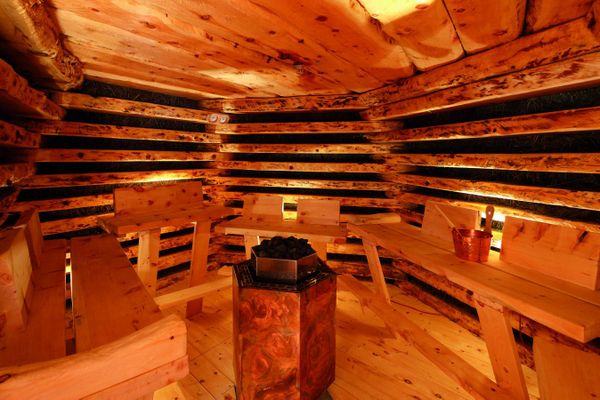 exklusive_almheu-aussen-sauna_tirler-dolomites_living_hotel