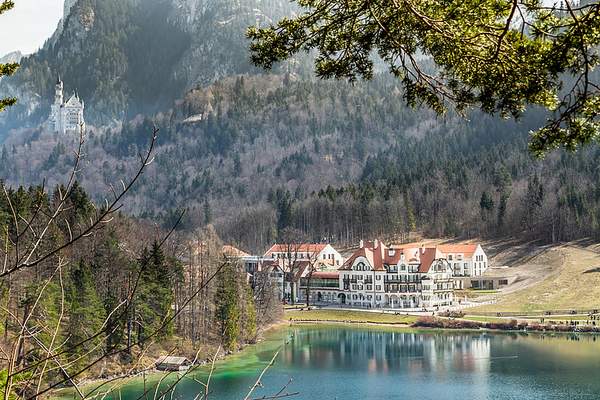 csm_ameron-neuschwanstein-alpsee-resort-spa-aussenansicht-see-schloss_59d08c99f7