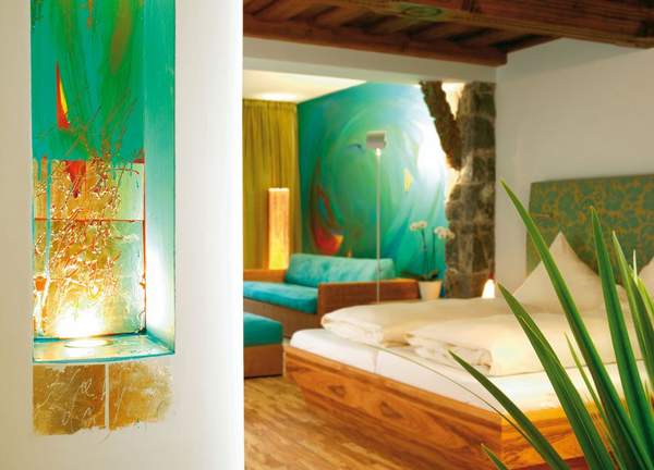 suite_ultramarin_c_edward_groeger_art_in_action_der_krallerhof