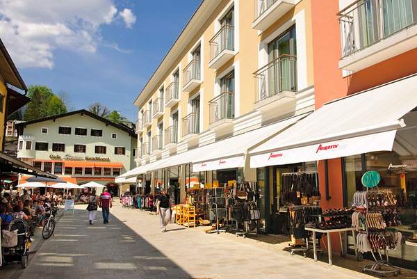 8974793385_dda77b678a_z