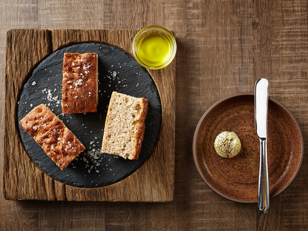 Riederalm-HausgemachtesBrot-FotoHerbertLehmann