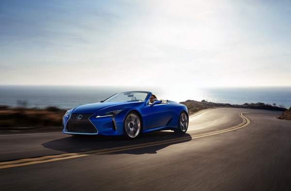 Lexus LF-30 und UX 300e.