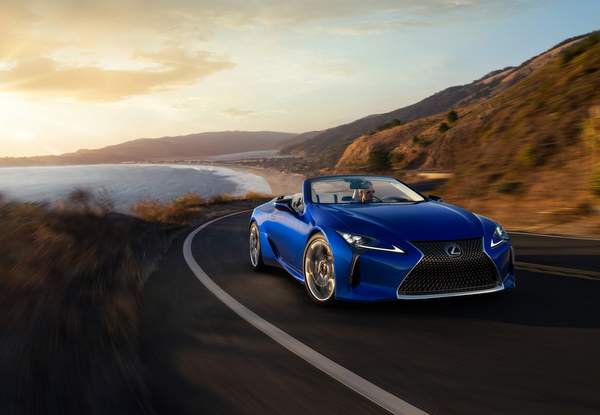 Lexus LF-30 und UX 300e.