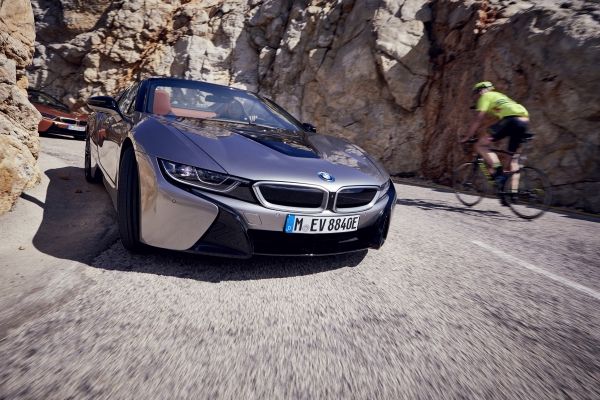 P90301807_lowRes_bmw-i8-roadster-04-2