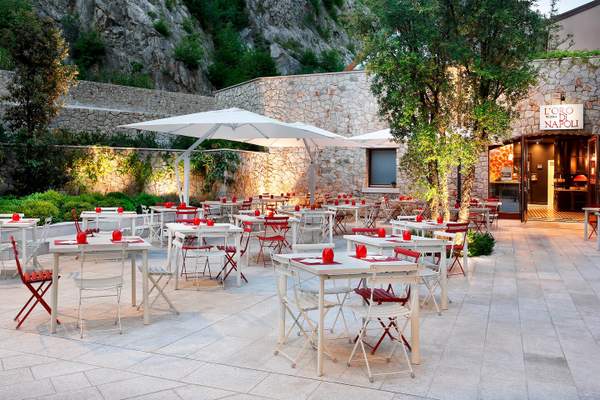 1-trslc-restaurant-6895-hor-clsc