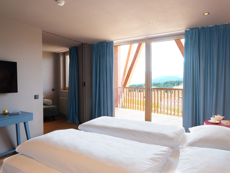 Suite_Feathers_┬®ICARO_by_LucianoPaselli-MatteoScarpellini