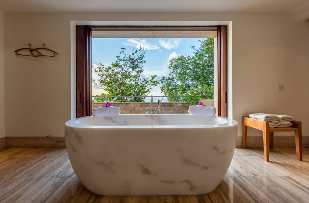 Villa_Hummingbird_bathtube